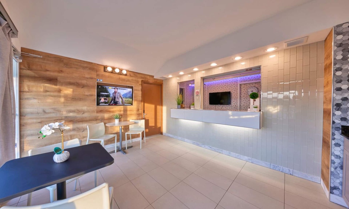 Eddyville Hotel | Regency Inn