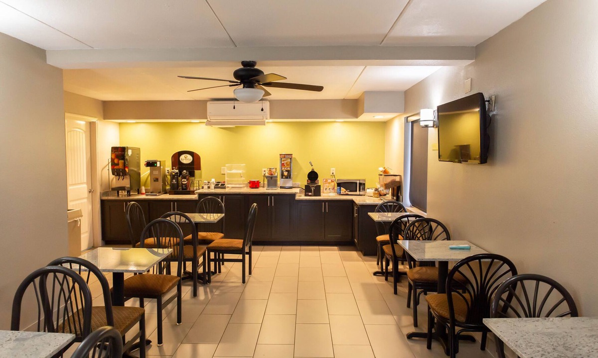 Monroeville Hotel | Regency Inn