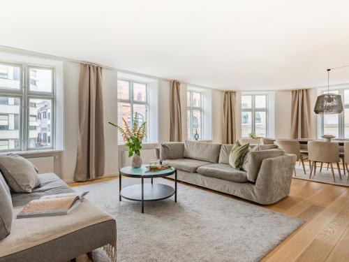 Copenhagen City Centre Apartment | Regent 3 - Popular 3-Bdr Apt with Balcony in Centre