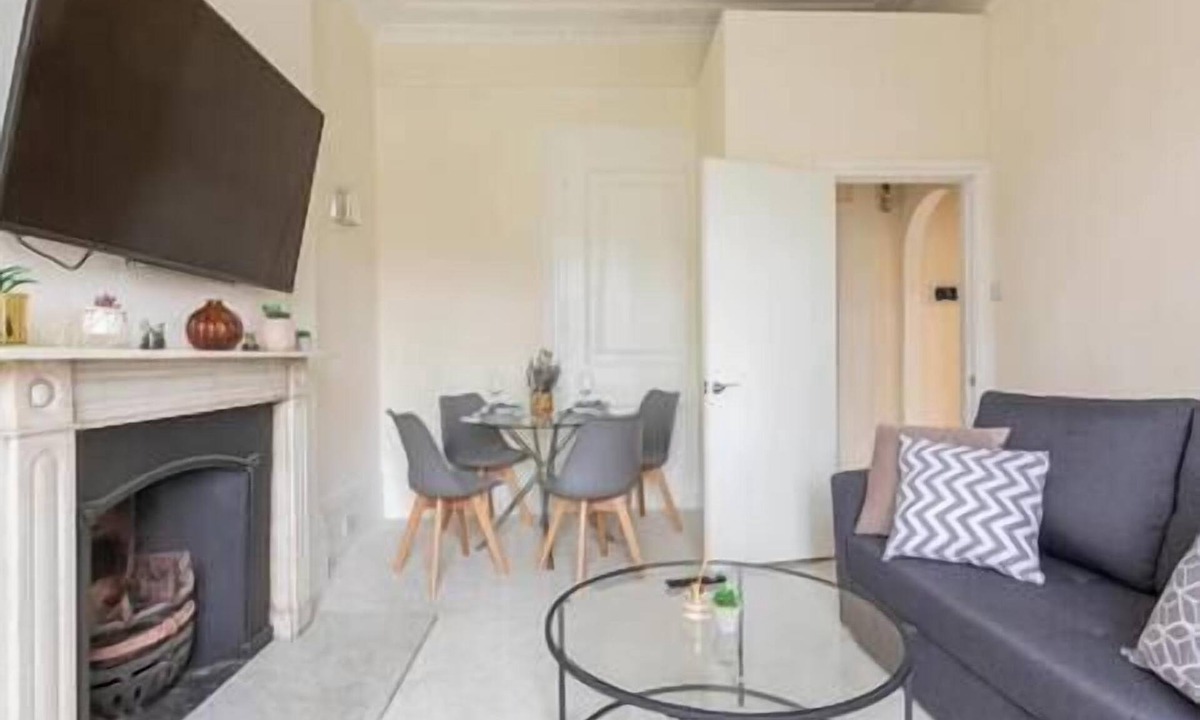 St. Pancras Apartment | Regent's Square Charming Flat