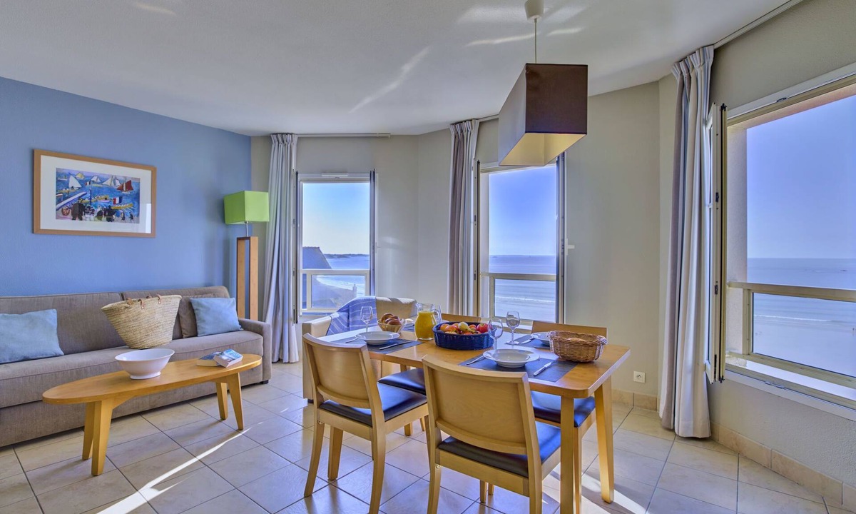 Saint-Ideuc Apartment | Reine Marine -T2 Face Mer by Interhome