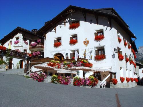 Engadin Scoul Hotel | Relais & Châteaux Schlosshotel Chastè - Scuol Tarasp