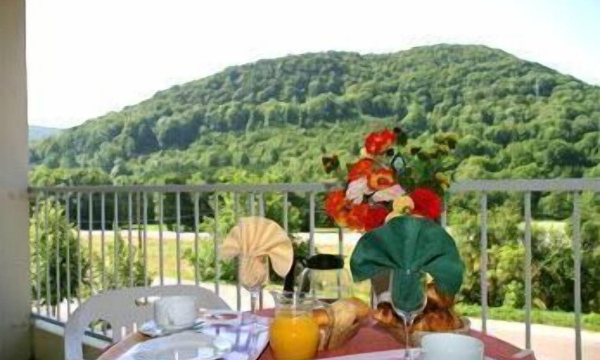 Hyevre-Paroisse Hotel | Relais de la Vallée