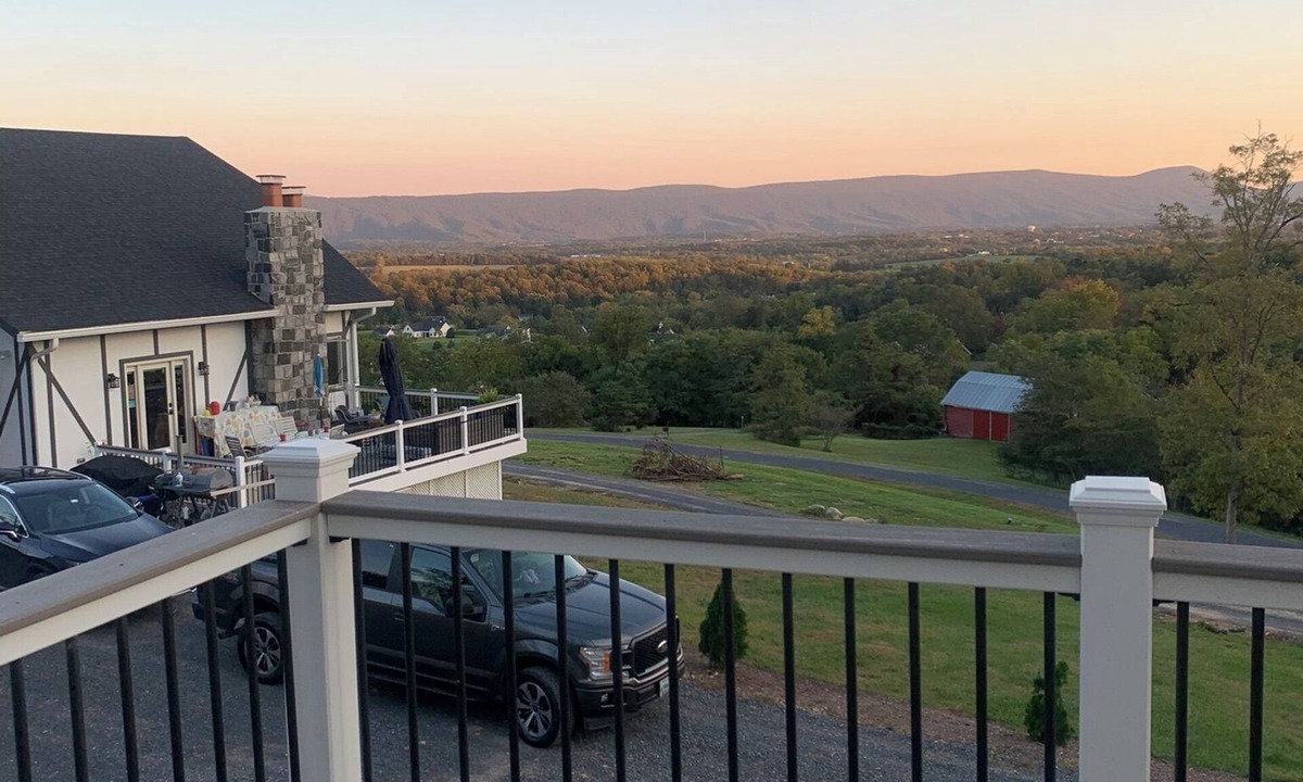 Maurertown House | Relax and Enjoy the Beauty of the Mountains in our Charming Country House Suite