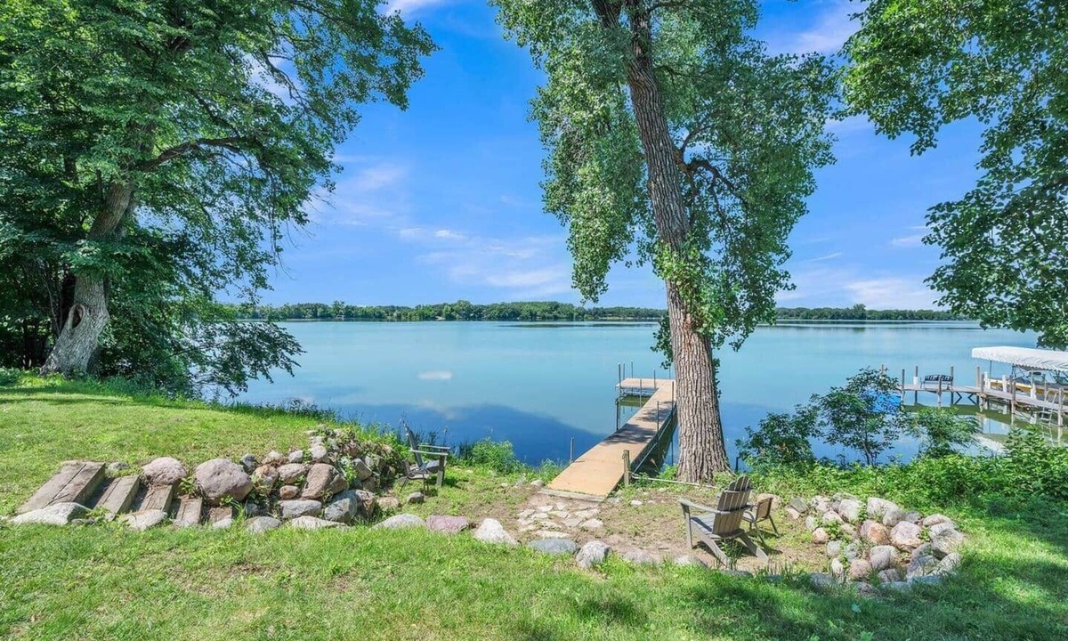 Spirit Lake House | Relax and Recharge on Quiet Center Lake