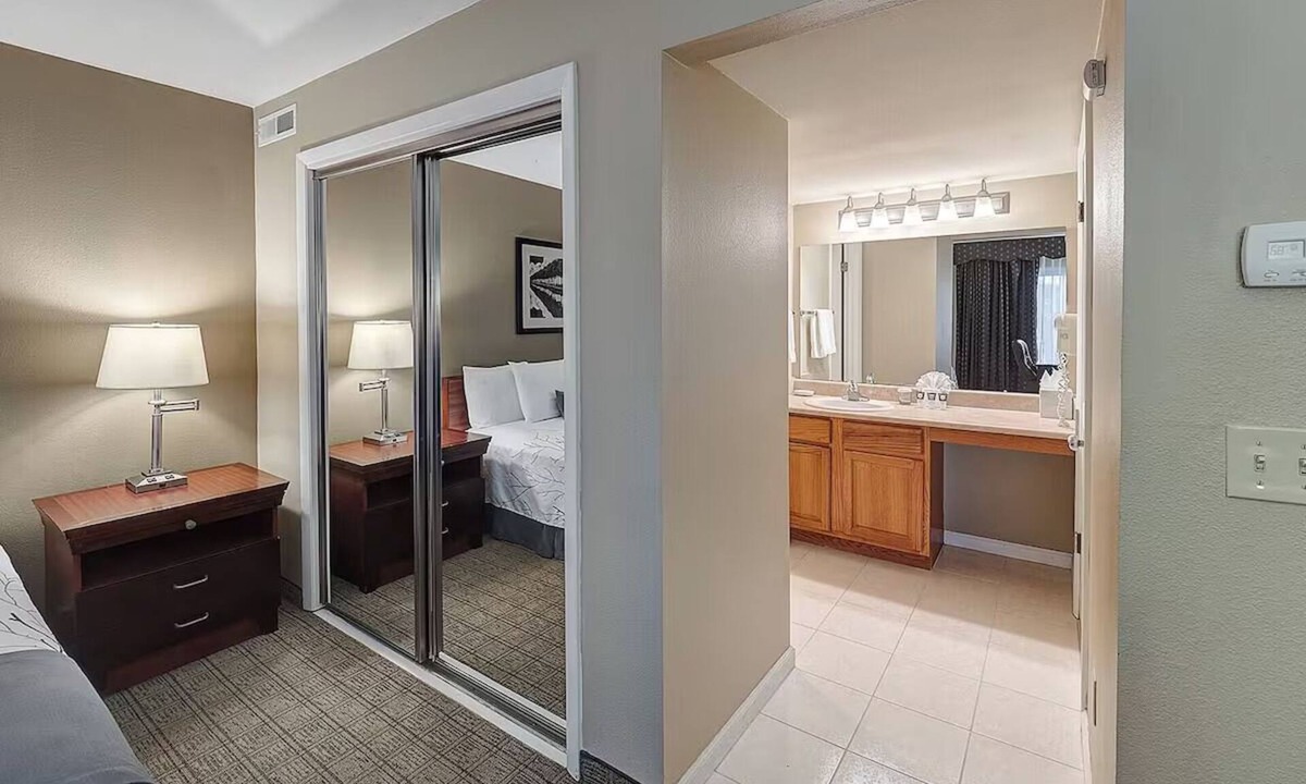Urbana Hotel | Relax and Recharge in King Rooms Near Urbana’s Dining Gems