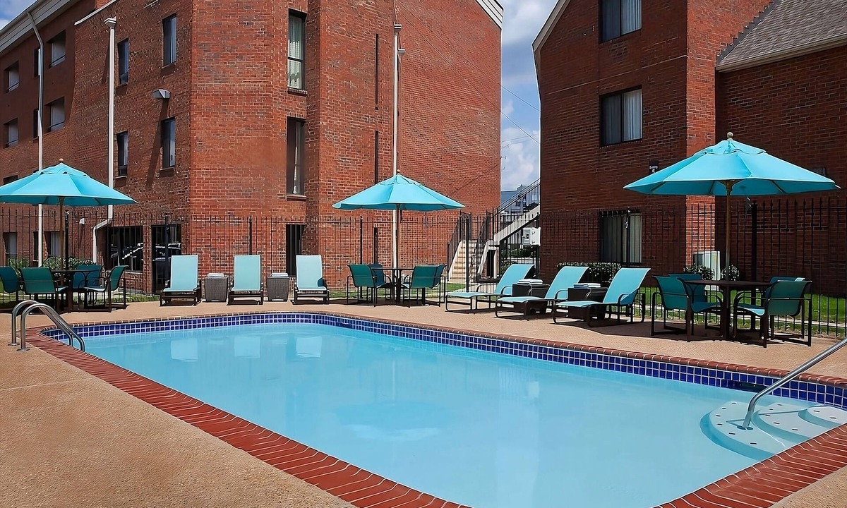 White Station House | Relax and Unwind! 3 Units w/ Parking, Pets Allowed, Near Fire Museum of Memphis!