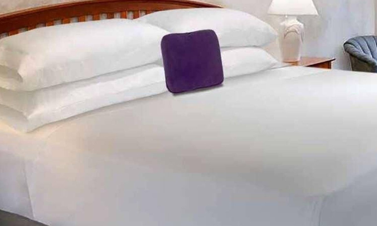 Fairview Hotel | Relax and Unwind at Knights Inn Fairview! 4 Comfortable Units, Pet-friendly