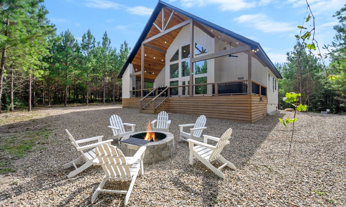 Broken Bow Cabin | Relax and Unwind, Hot Tub Under the Stars, Firepit, Sleeps 8