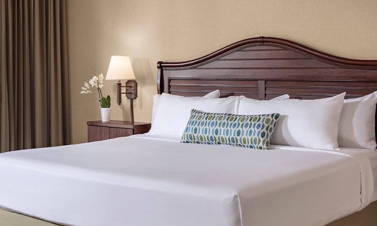 Central Mission Beach Hotel | Relax and Unwind! Resort King, Bahia Resort Hotel, Private Beach