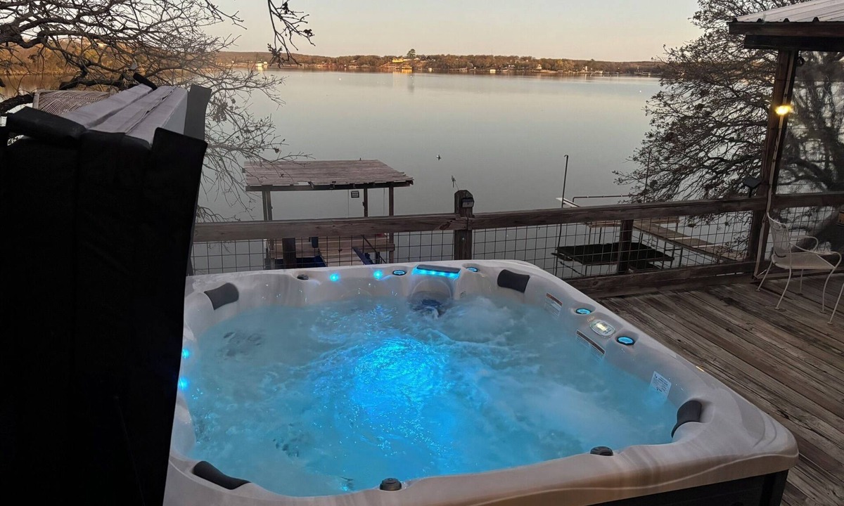 Bowie House | Relax at Cap's Cabin on Amon G Carter lake. 3/2 home w/hot tub, and boat dock