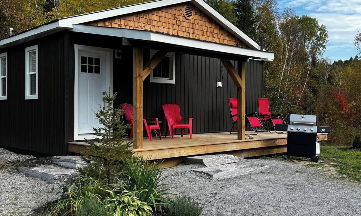 Novar Cottage | Relax at Cozy Cabin near Algonquin, 2 Bedroom, WIFI, large yard w/firepit