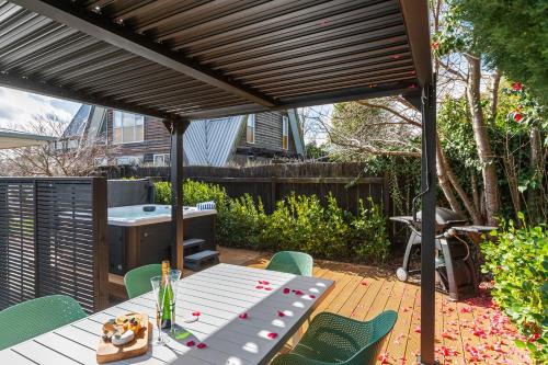 Richmond Heights House | Relax at Richmond Heights