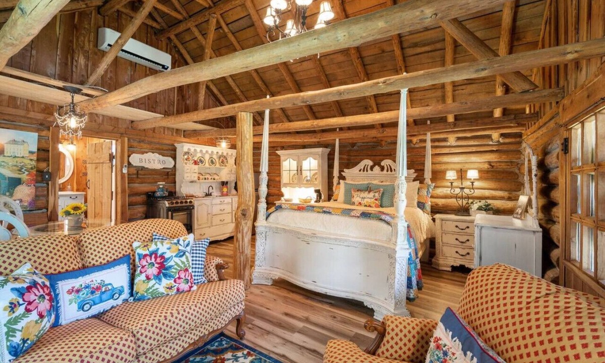 Rudy Cabin | Relax at The Happy Hound – Charming Cabin Surrounded by Nature
