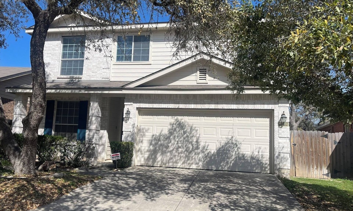 Helotes House | Relax at the Riverbank Pass!