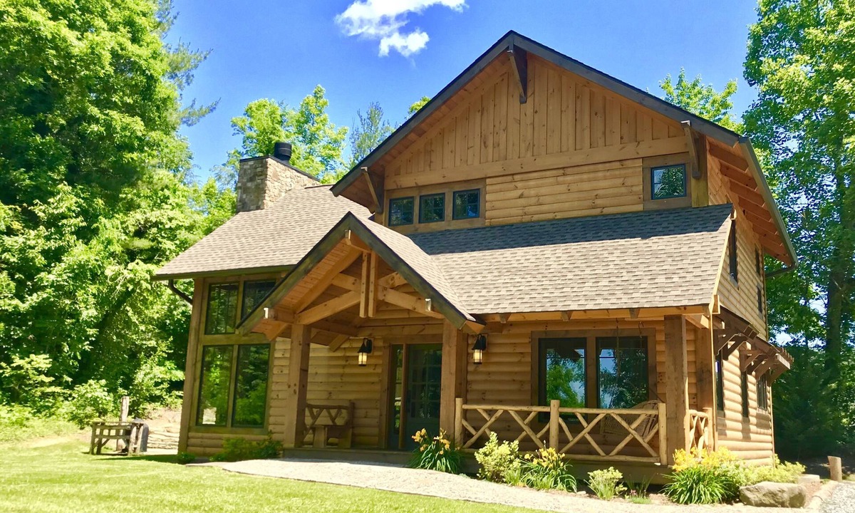 Hendersonville Cabin | Relax at This Spacious Cabin Retreat Hot Tub Fireplace Firepit