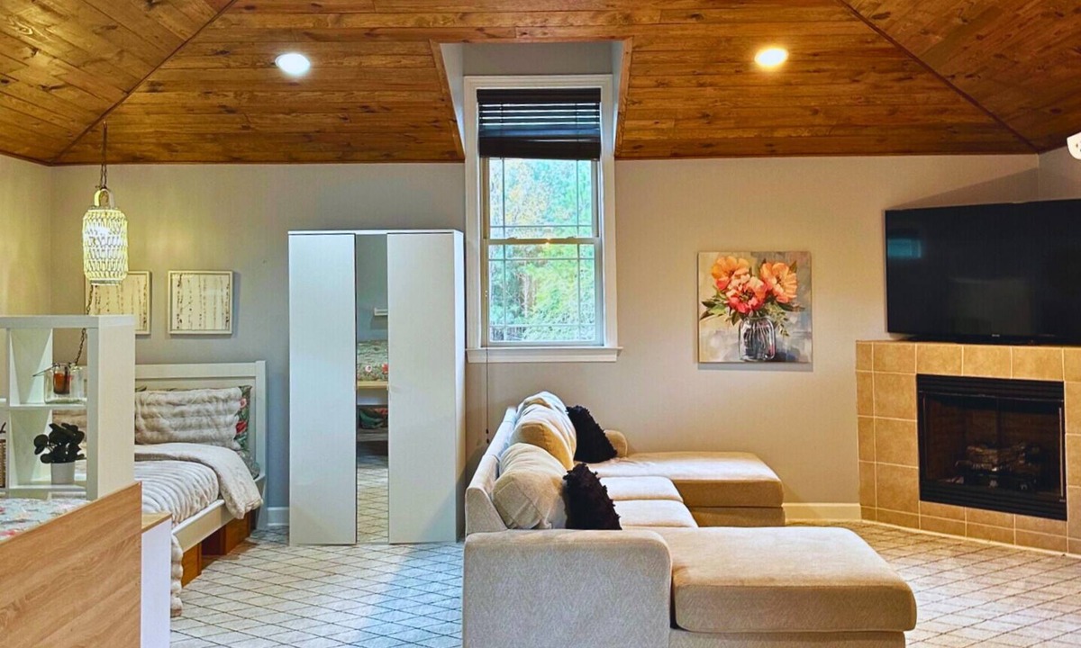 Whispering Pines House | Relax at this lake-front AND golf-front home for the US OPEN!