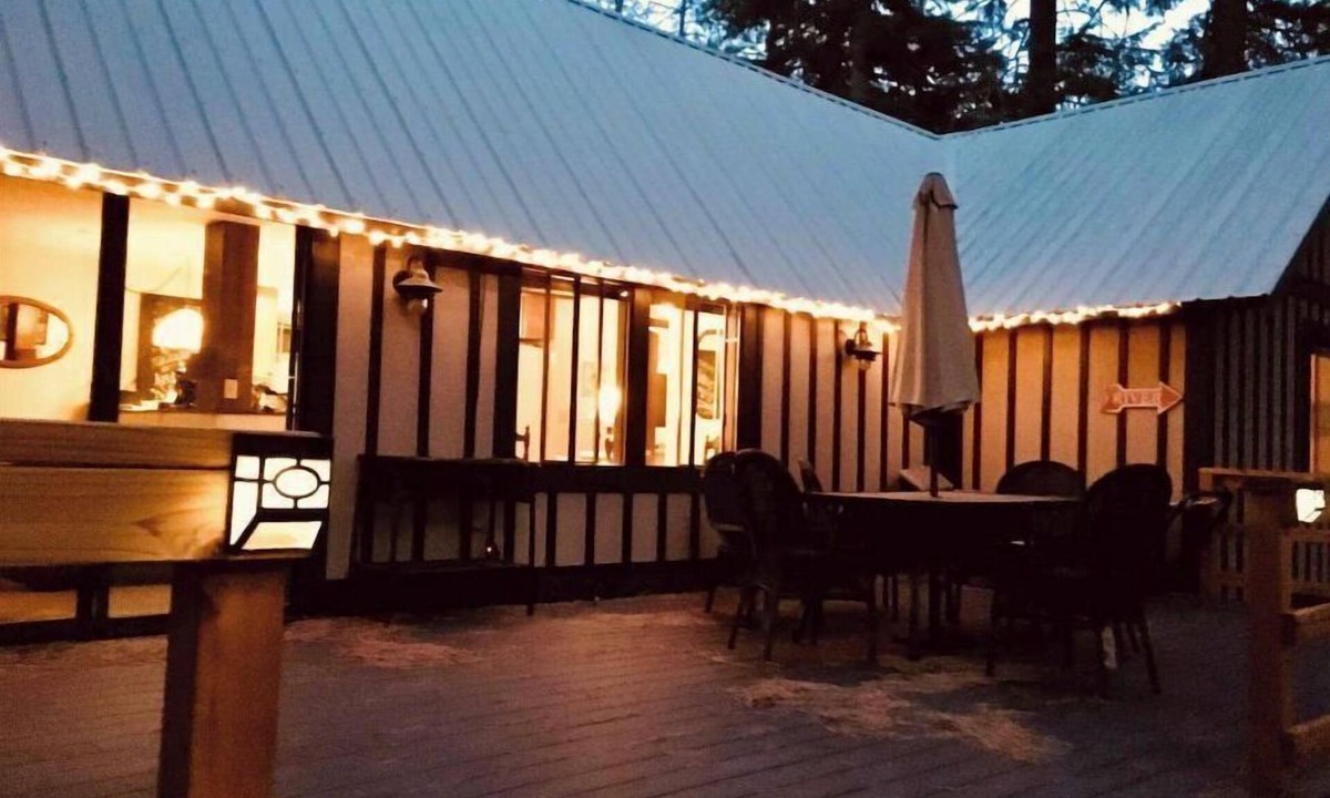 Plain House | Relax by the beautiful Wenatchee River!