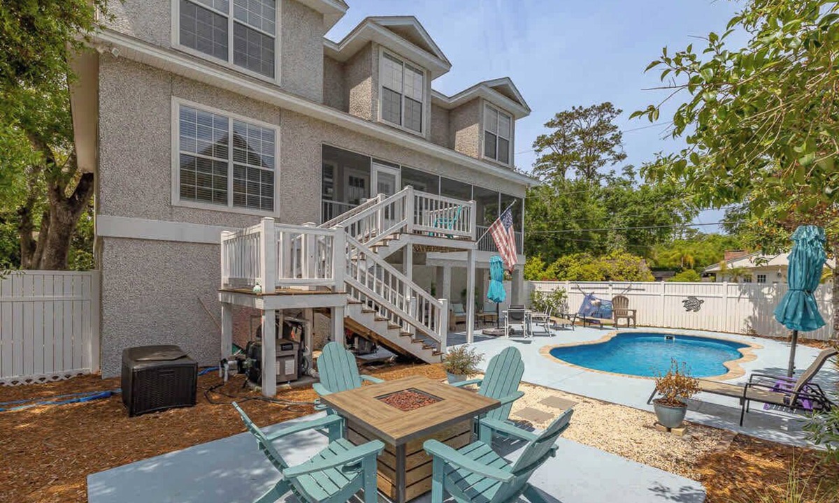 Saint Simons Heights House | Relax by the Pool + Fire Pit in Sunny St. Simons!
