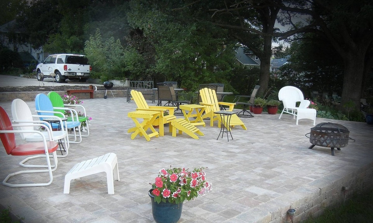 Nashua House | Relax, enjoy the view, get away from it all at Cedar Lake, Nashua, IA!