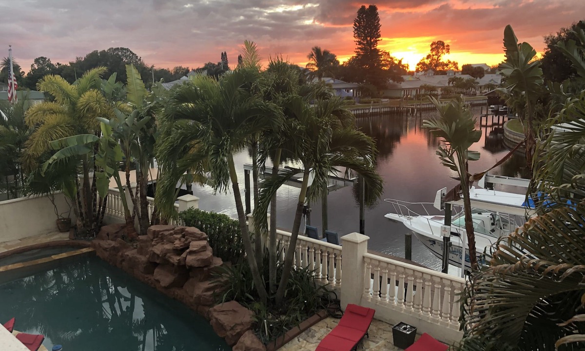 Apollo Beach House | RELAX & ENJOY!