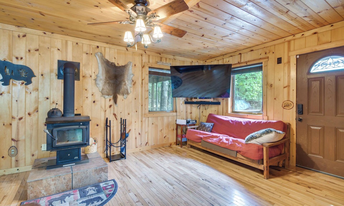 Blue Eye Cabin | Relax Fireside! Hot Tub Haven on Table Rock Lake