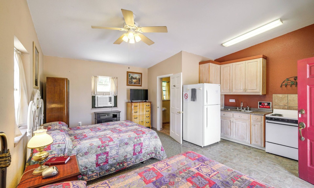Whitney Apartment | Relax Fireside! Lake Whitney Studio 2 Mi to Marina