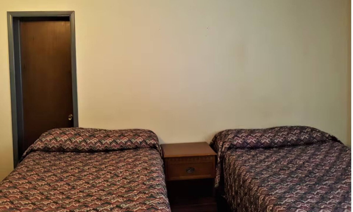 Cheyenne Wells Hotel | Relax in 3 Full Bed Room Near Attractions + Ideal Eastern CO Location