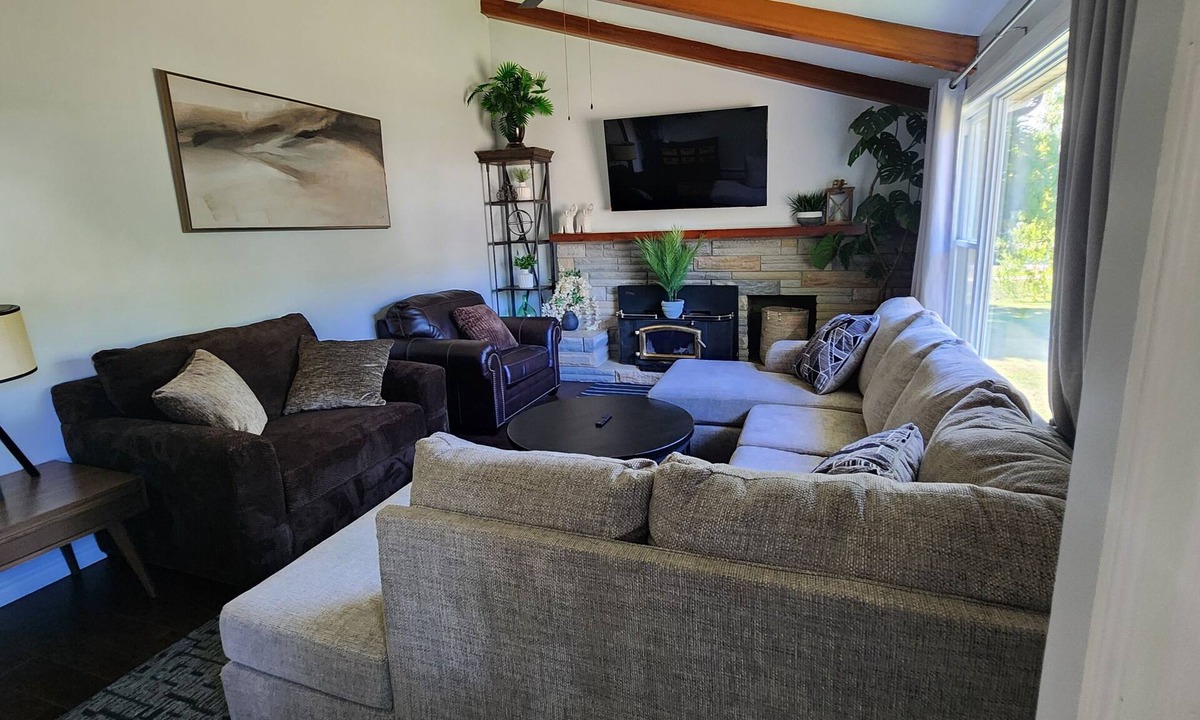 Cornwall House | Relax in Comfort!