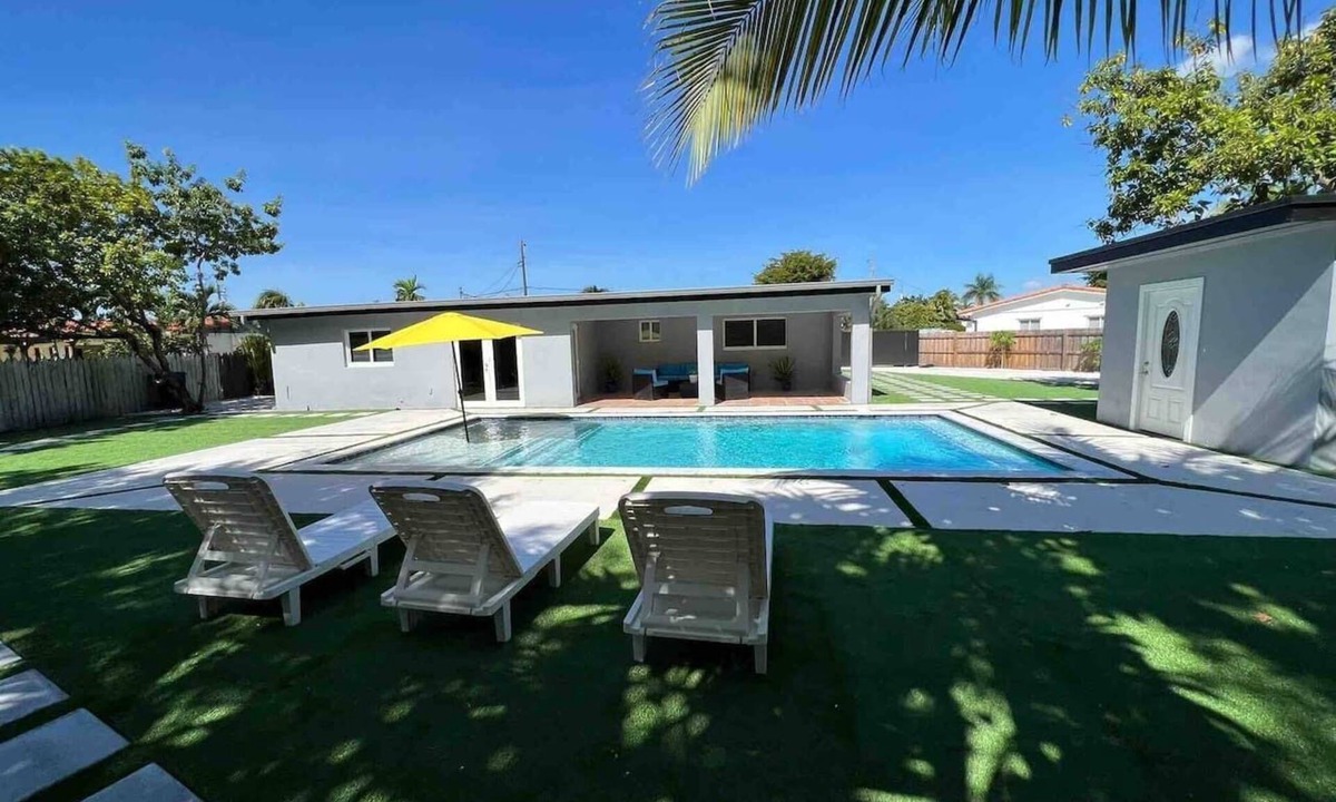 Olympia Heights House | Relax in Miami`s Top Rated Resort Pool Ambiance