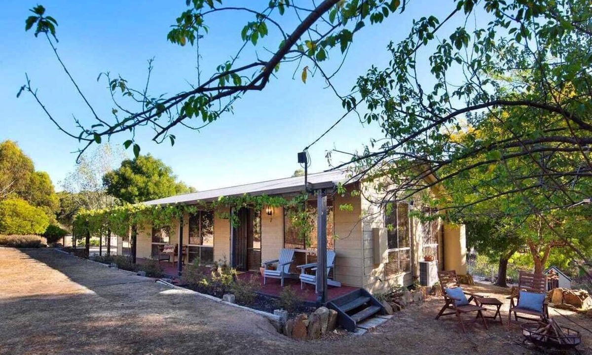 Fryerstown House | Relax in rural retreat