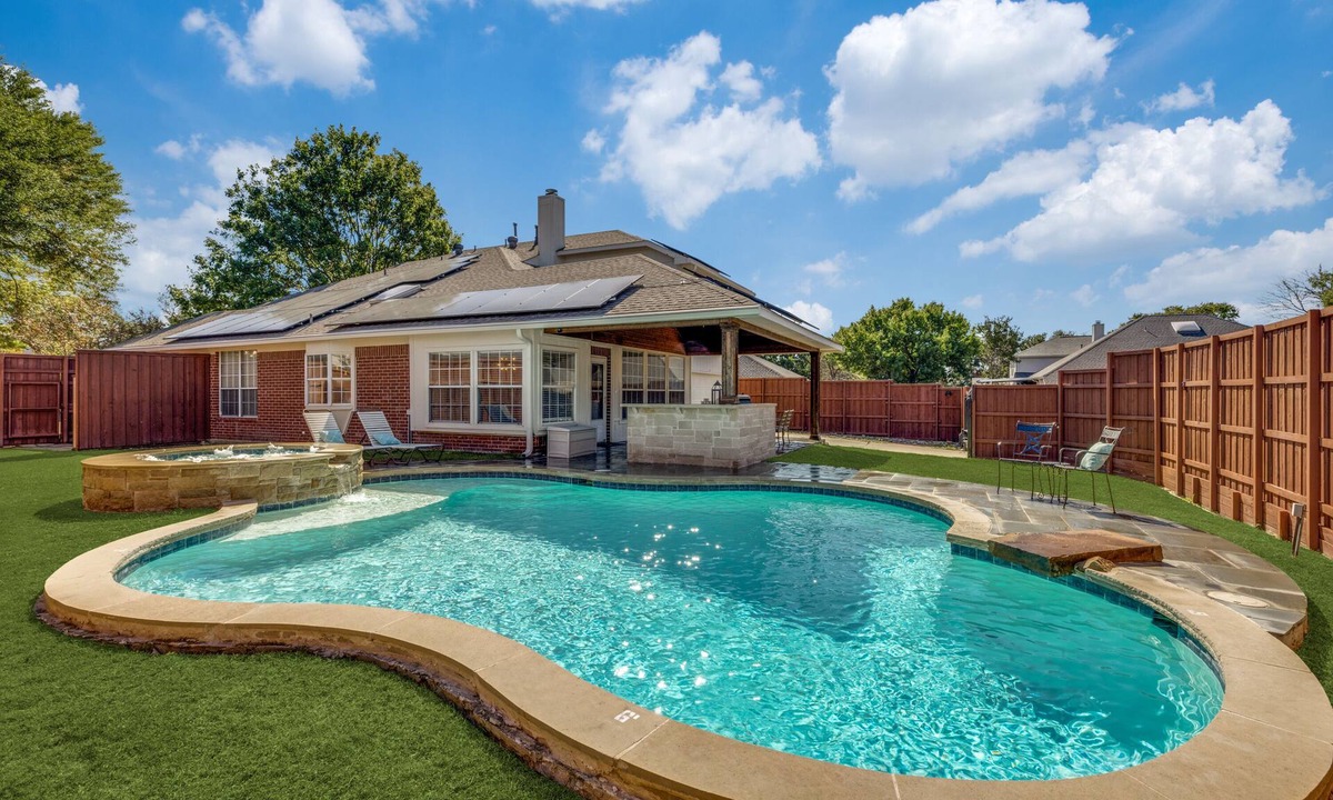 Allen House | Relax in Style! Hot Tub-Pool-Game Room-Sleeps 12