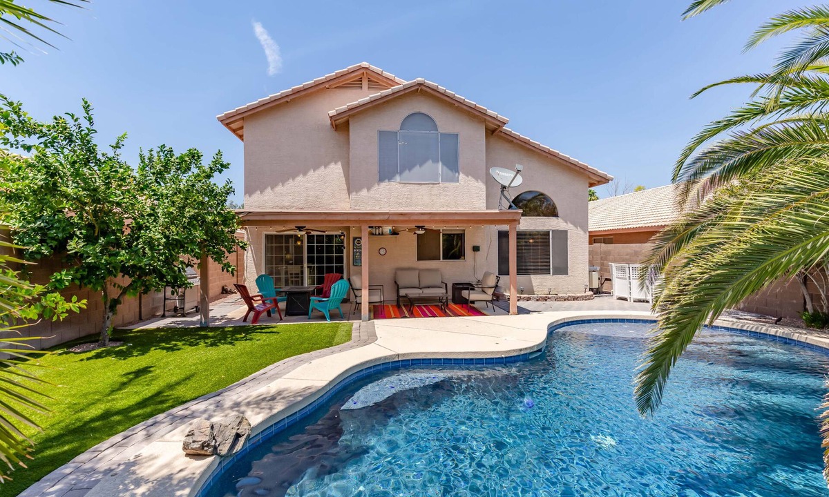 Chandler House | Relax in Style! Private Pool, Resort Backyard & 4BR Luxury Oasis in Chandler