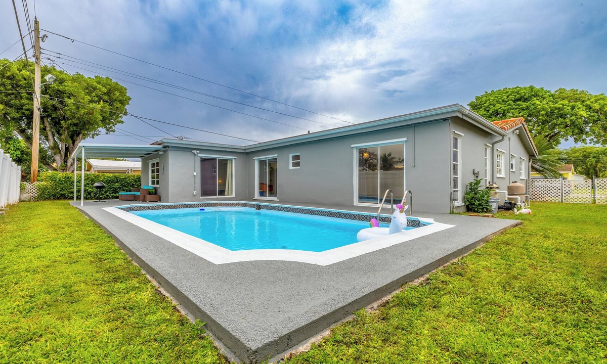 Margate House | Relax in Style: Private Pool Escape Near Casino
