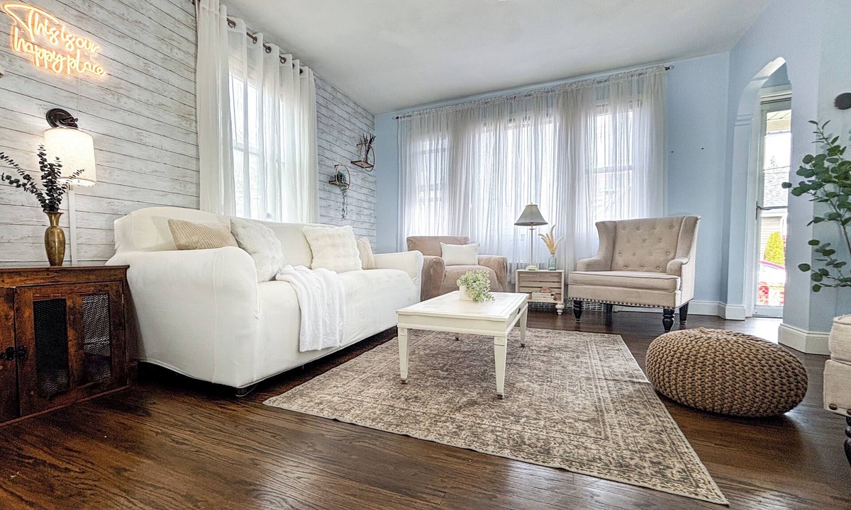 Southeast Yonkers Apartment | Relax in Style~Spacious 2BR w/Porch + Firepit~ Sleeps 7 ~ Free Wifi and Parking