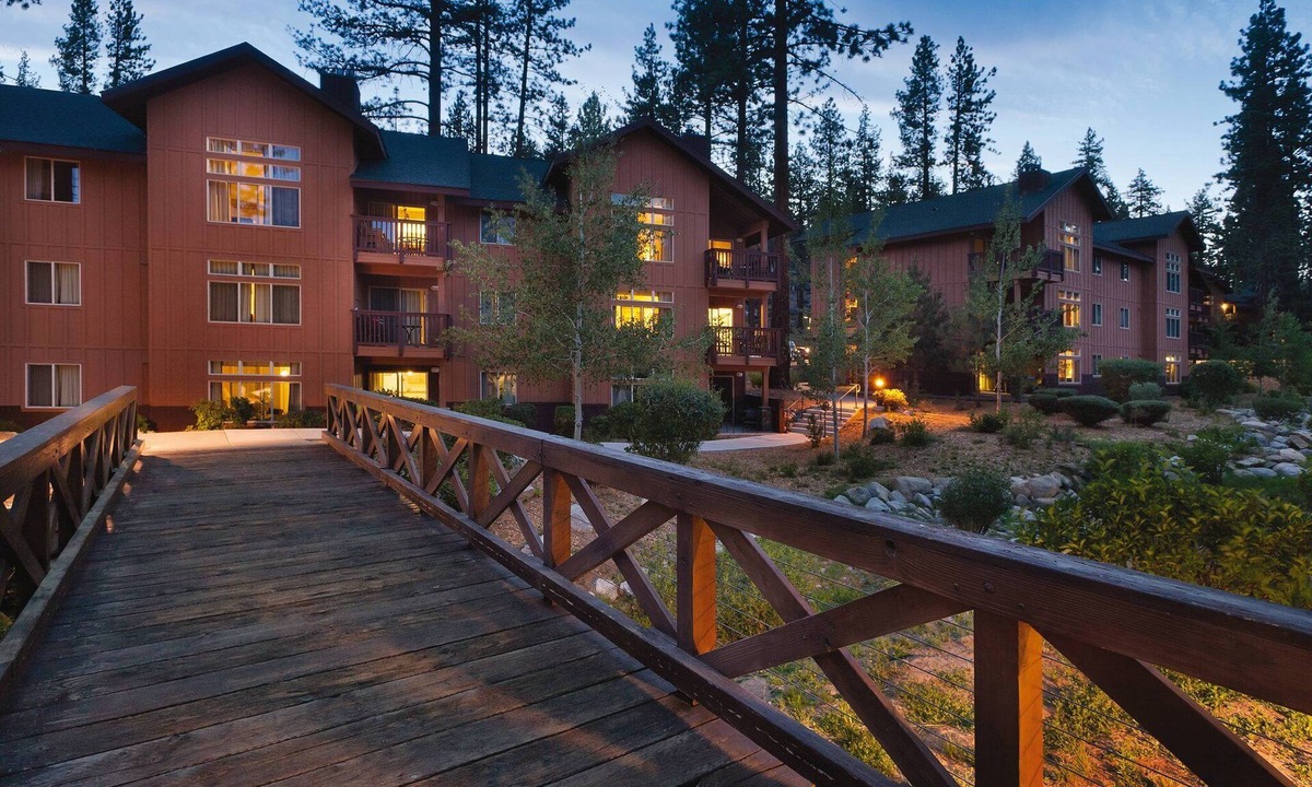 Round Hill Village Resort | Relax in the scenic beauty!