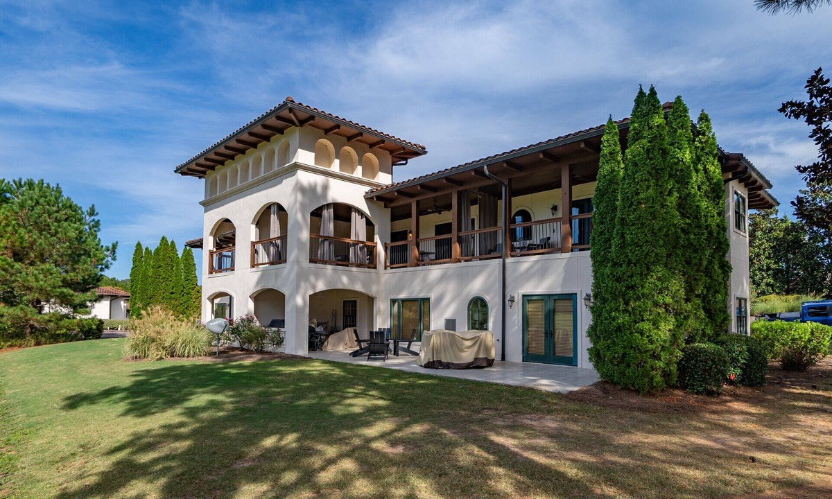 Eatonton Apartment | Relax in this serene environment-golf course views.