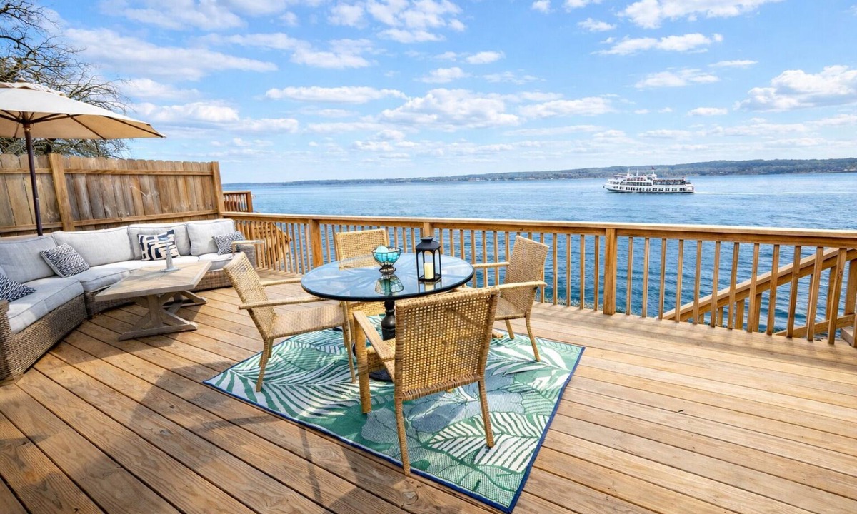Peoria Heights House | Relax in Waterfront Cottage with Arcade Game & Kayaks Near Dining & Attractions
