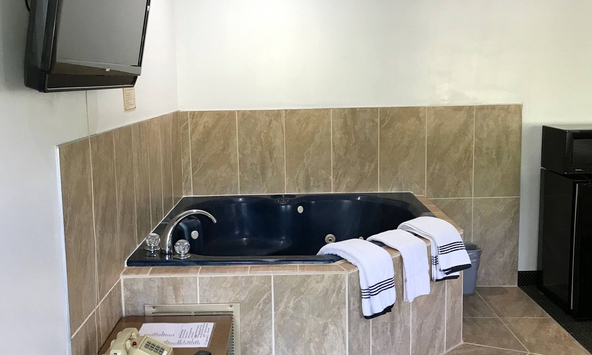 Altoona Hotel | Relax Inn Altoona