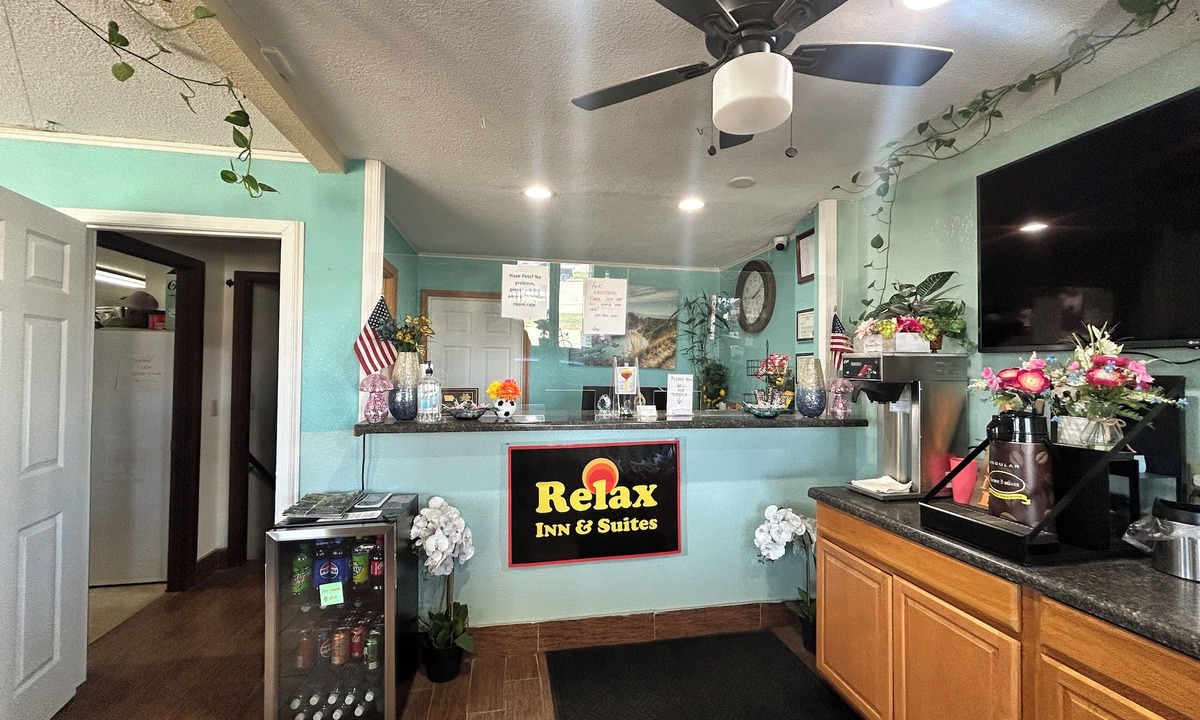 Adair Hotel | Relax Inn and Suite Adair I 80