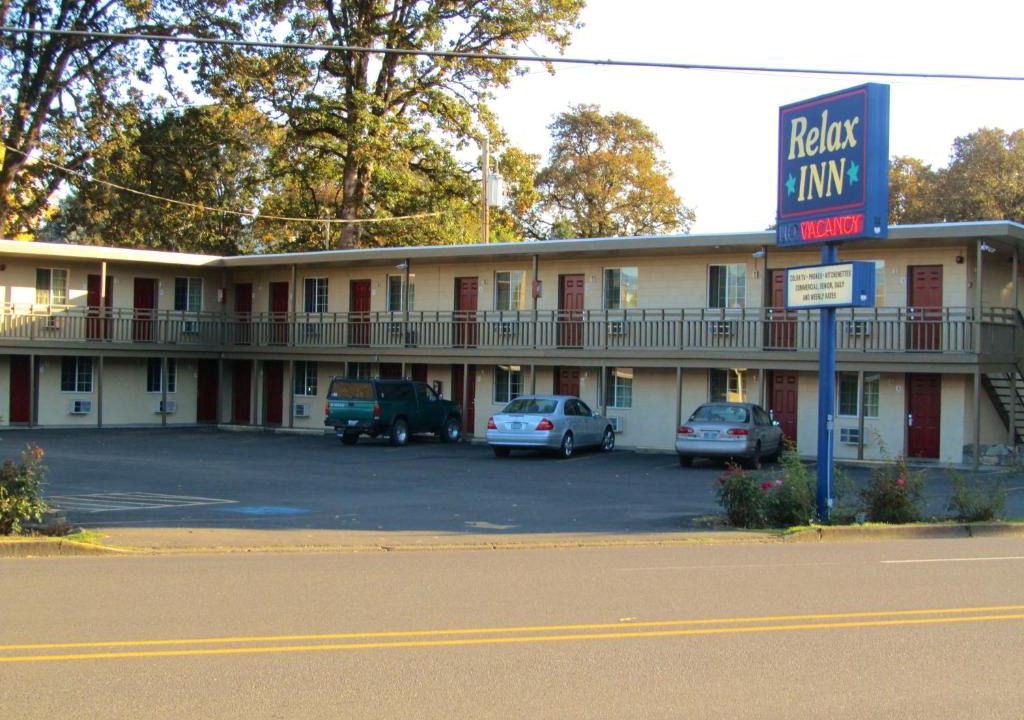 Cottage Grove Hotel | Relax Inn - Cottage Grove