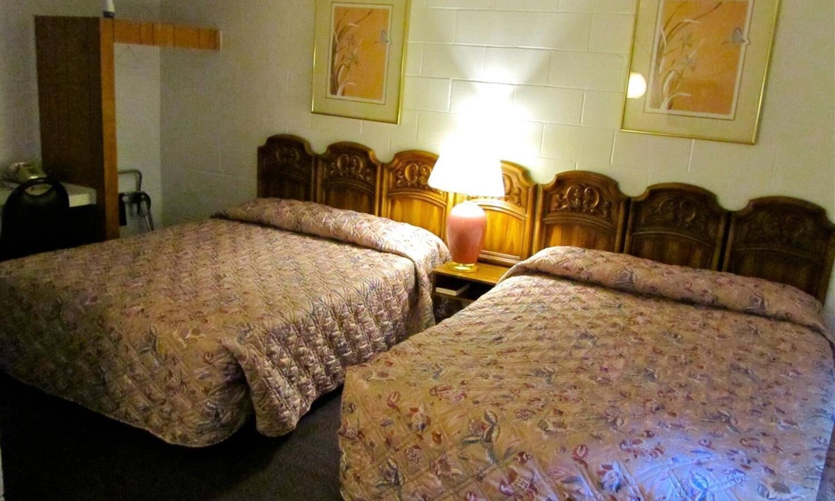Cottage Grove Hotel | Relax Inn