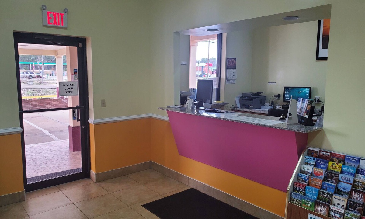 Emporia Hotel | Relax Inn