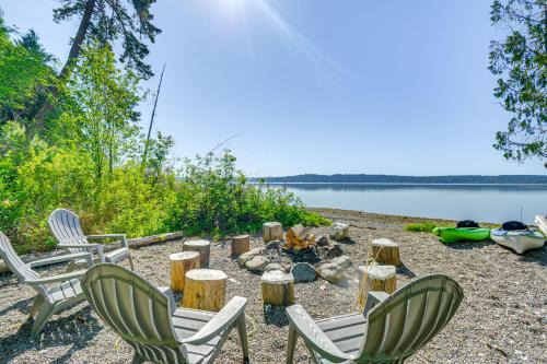 Potlatch House | Relax on a Private Beach Shelton Getaway!
