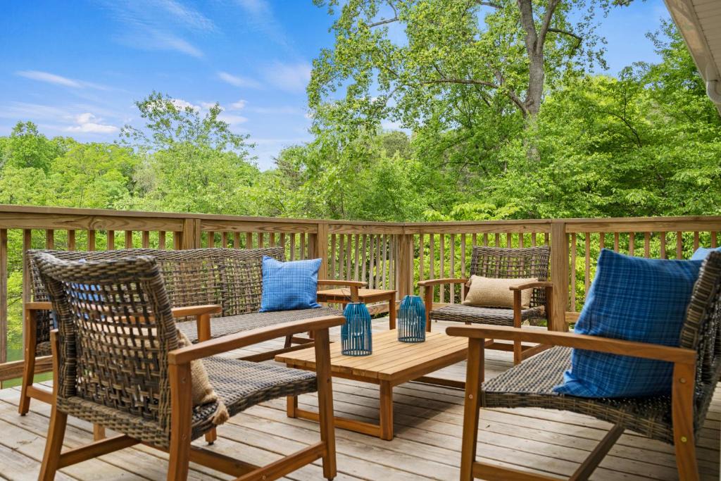 Barium Springs House | Relax on Riverbend