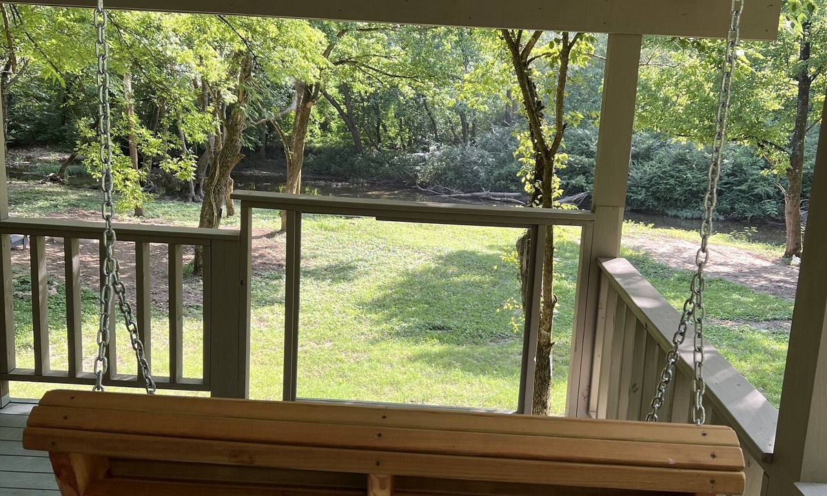 Glenwood Cabin | Relax on the Caddo