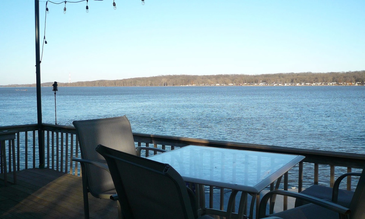 Scott County House | Relax On The Mississippi River Near LeClaire