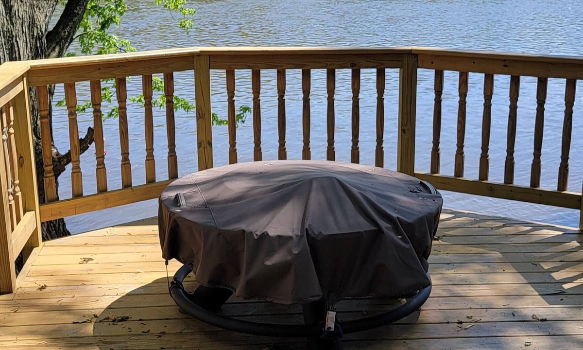 Lynn Center Cabin | Relax on the Rock River this Spring! Book our cozy 1-bedroom cabin!