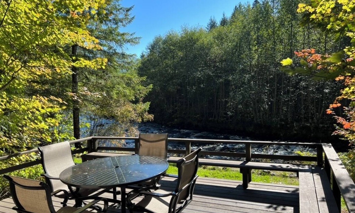 Zigzag House | Relax on the Zig Zag River!