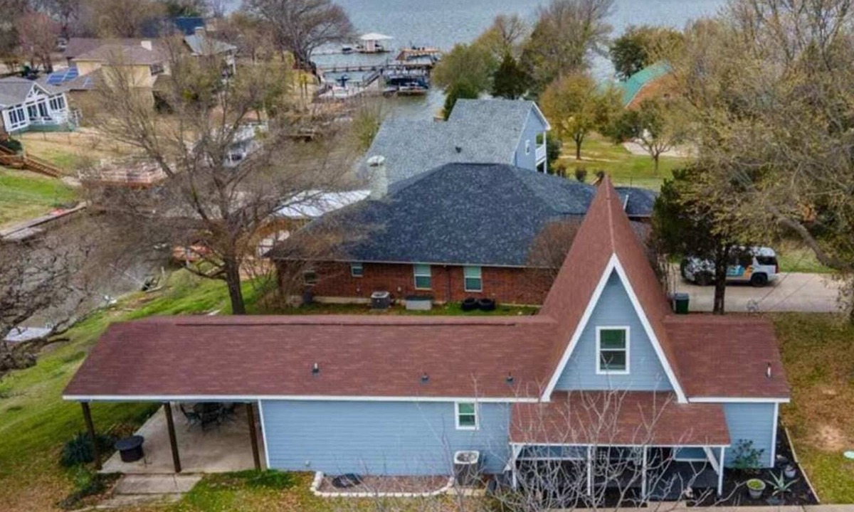 Carolyn Estates House | Relax on Waterfront of Cedar Creek Lake Sleeps 12